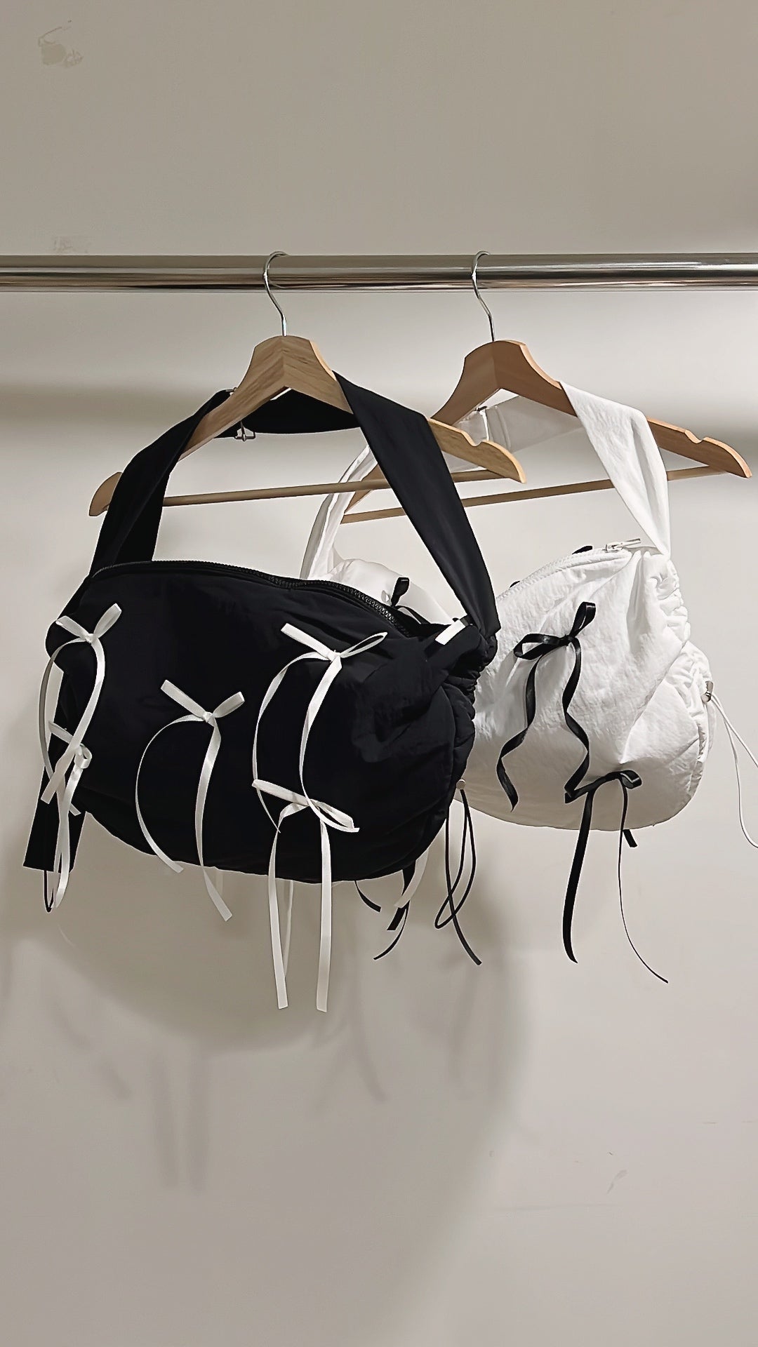 【超超超推薦！】Knot Crossbody Bag / ￼black