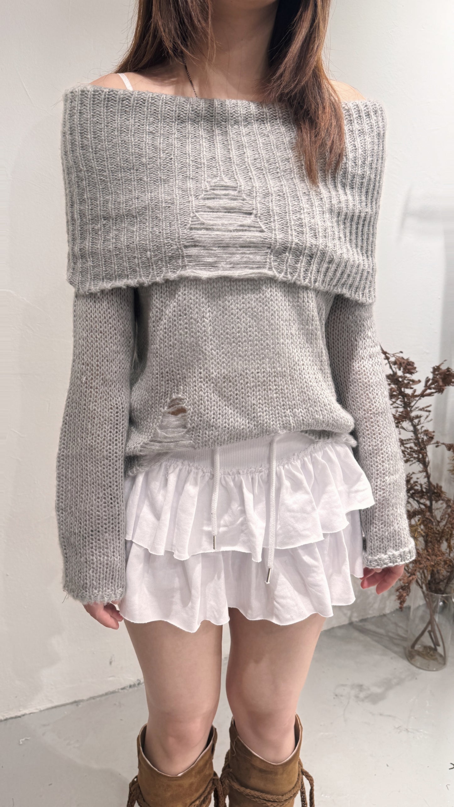 [ 約會裝 best picks! 🎀 ] damaged off shoulder knit / grey