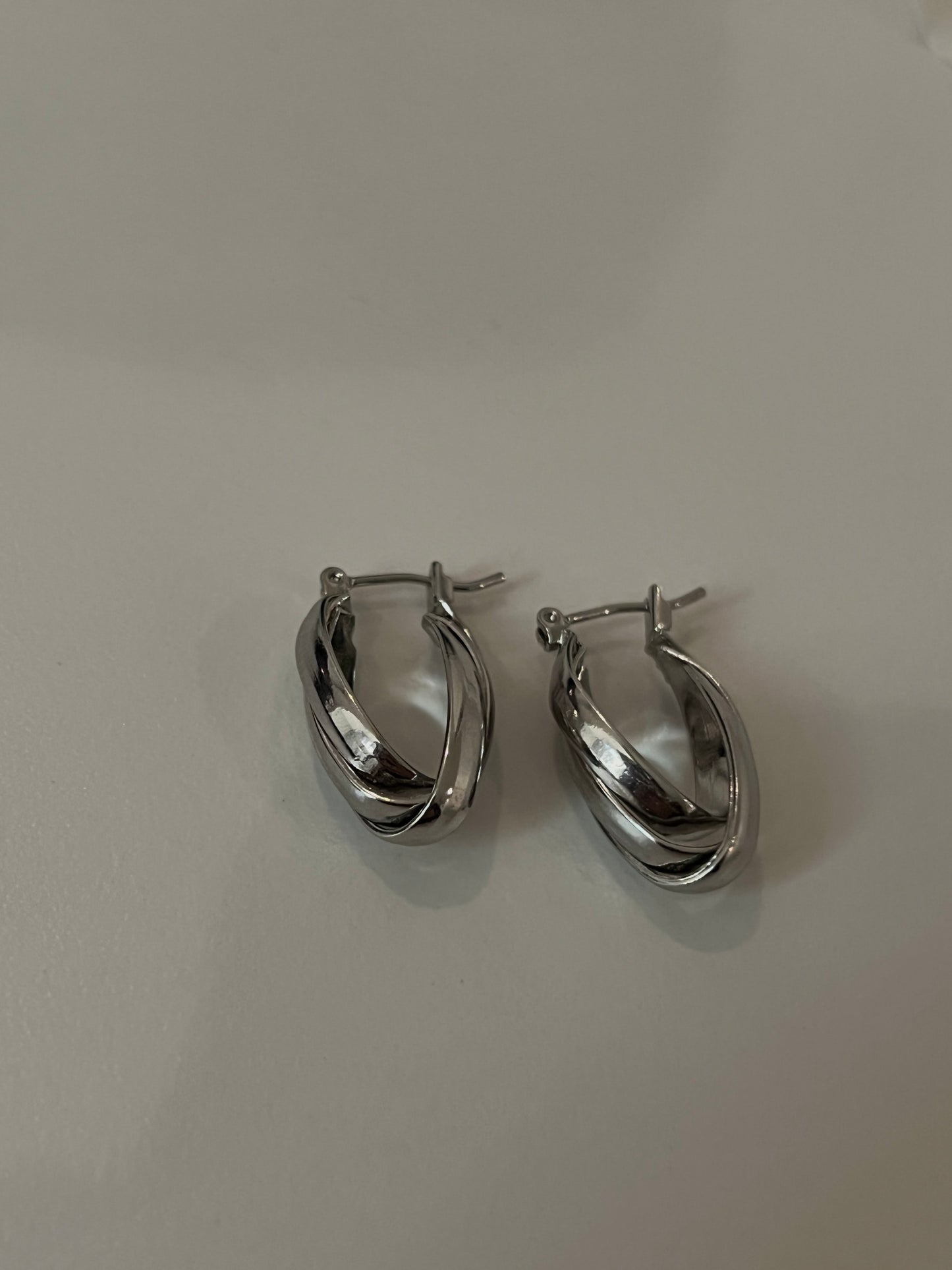 ACC/ 銀色貝殼形簡約耳環