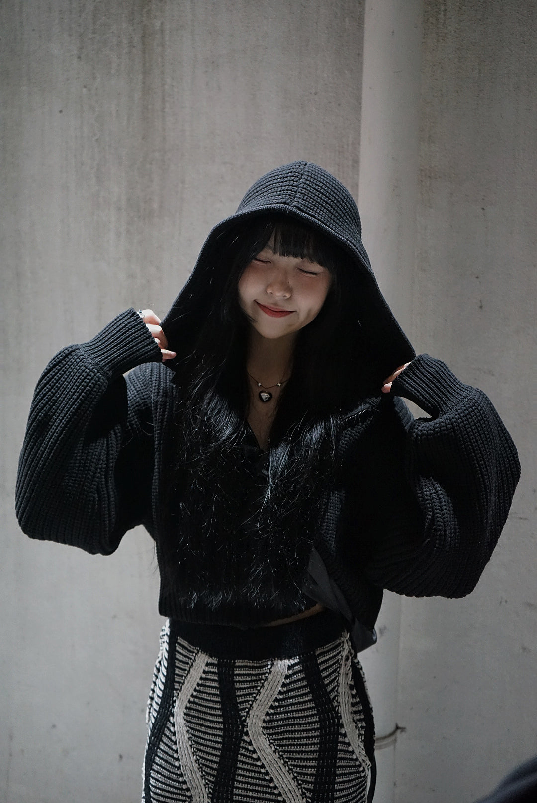 Crop knitted hoodie/ black