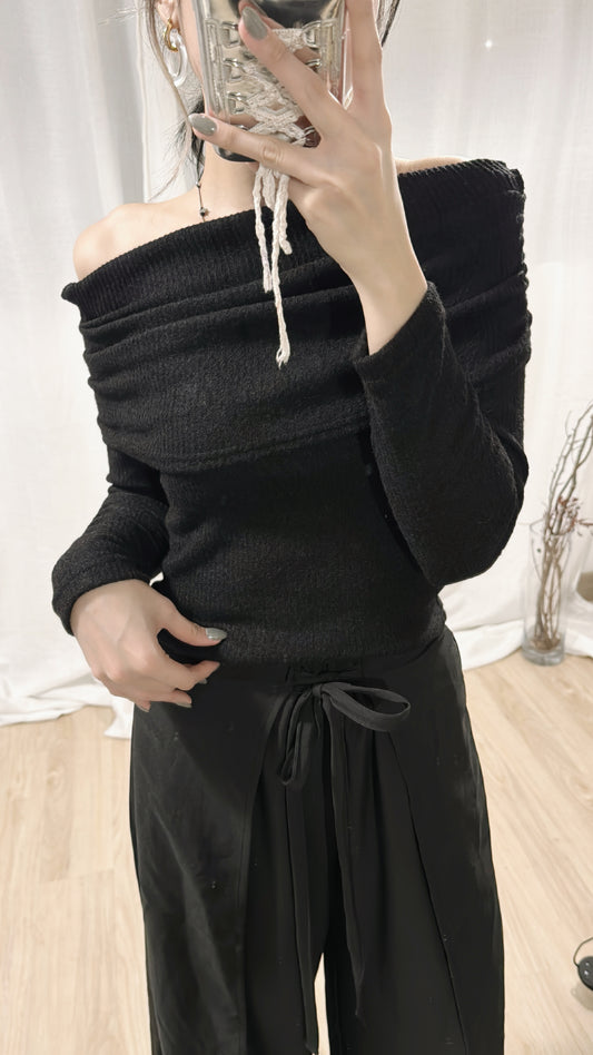 【✨氣質型選手！】Off shoulder comfy top/ Black