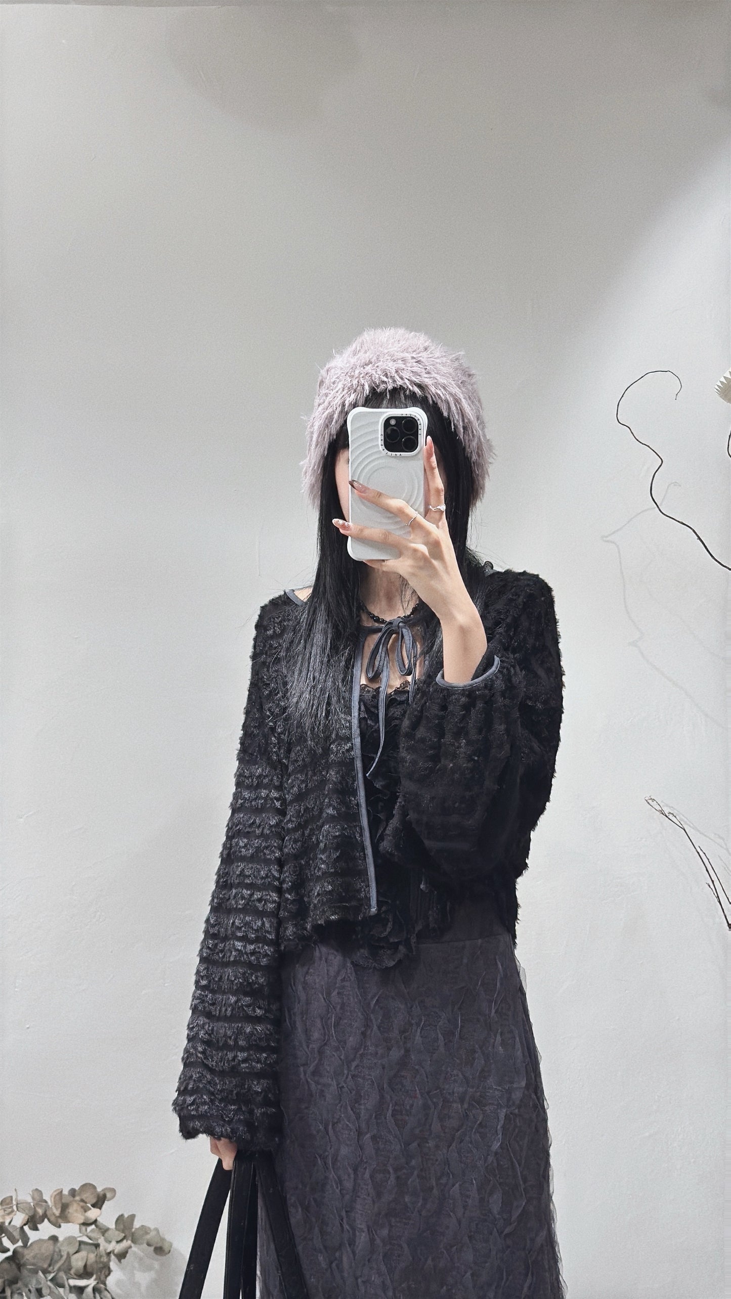 [ CP值超高！巨美羽毛外套💫] feather cropped outer / black