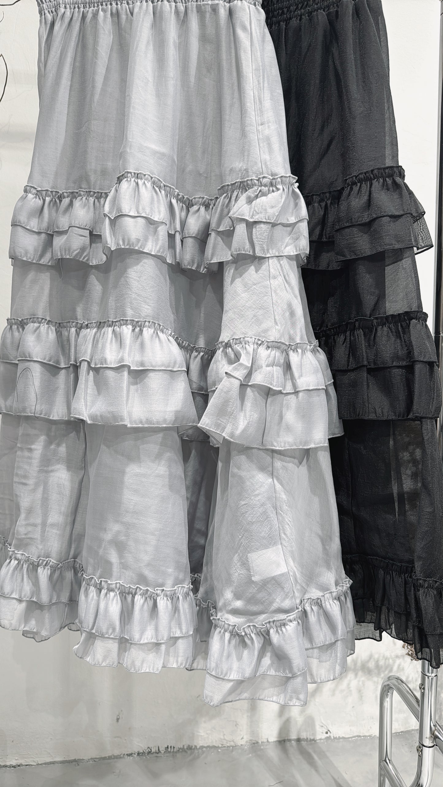 [ 兩種穿法！內搭可拆開！] Glossy cake skirt/ black