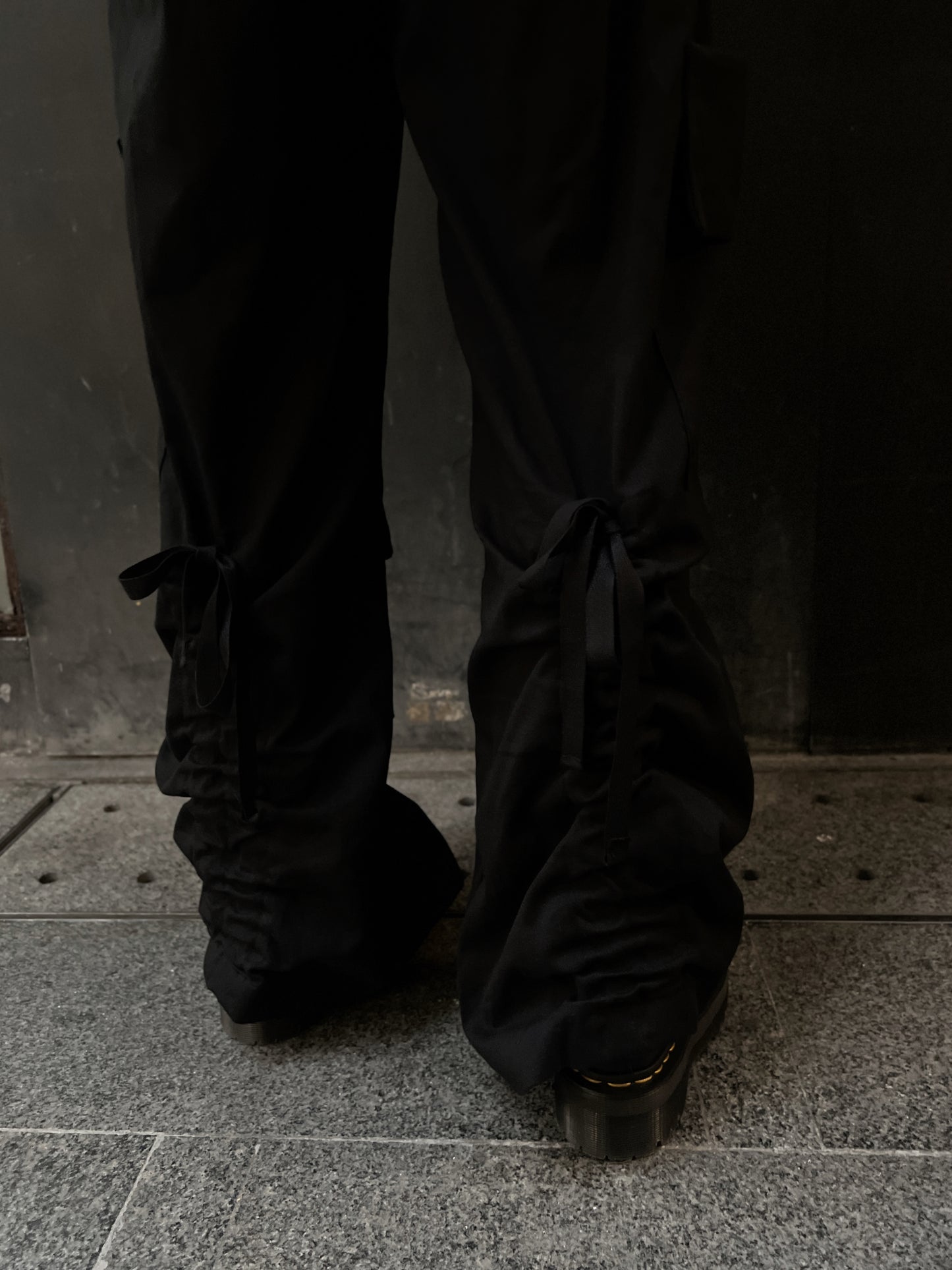 【超顯長腿！】Back ribbon cargo pants/ black