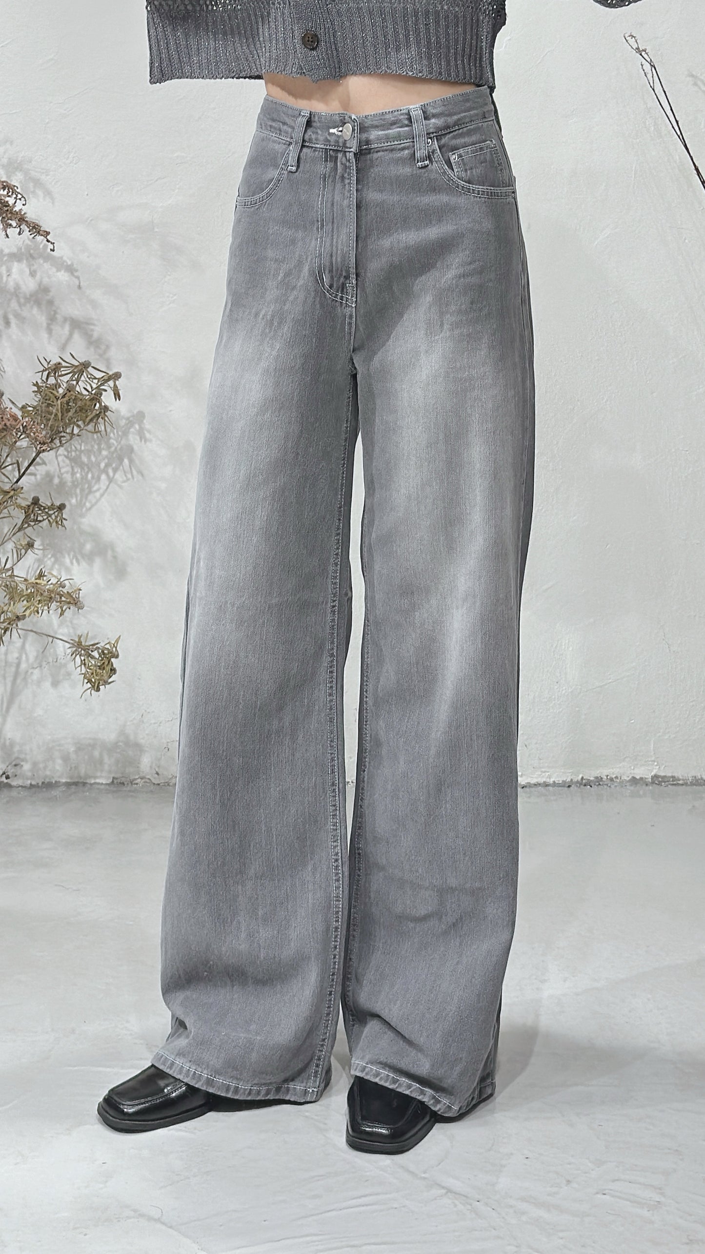 [ 店主自留! ] Washed little flare jeans / grey