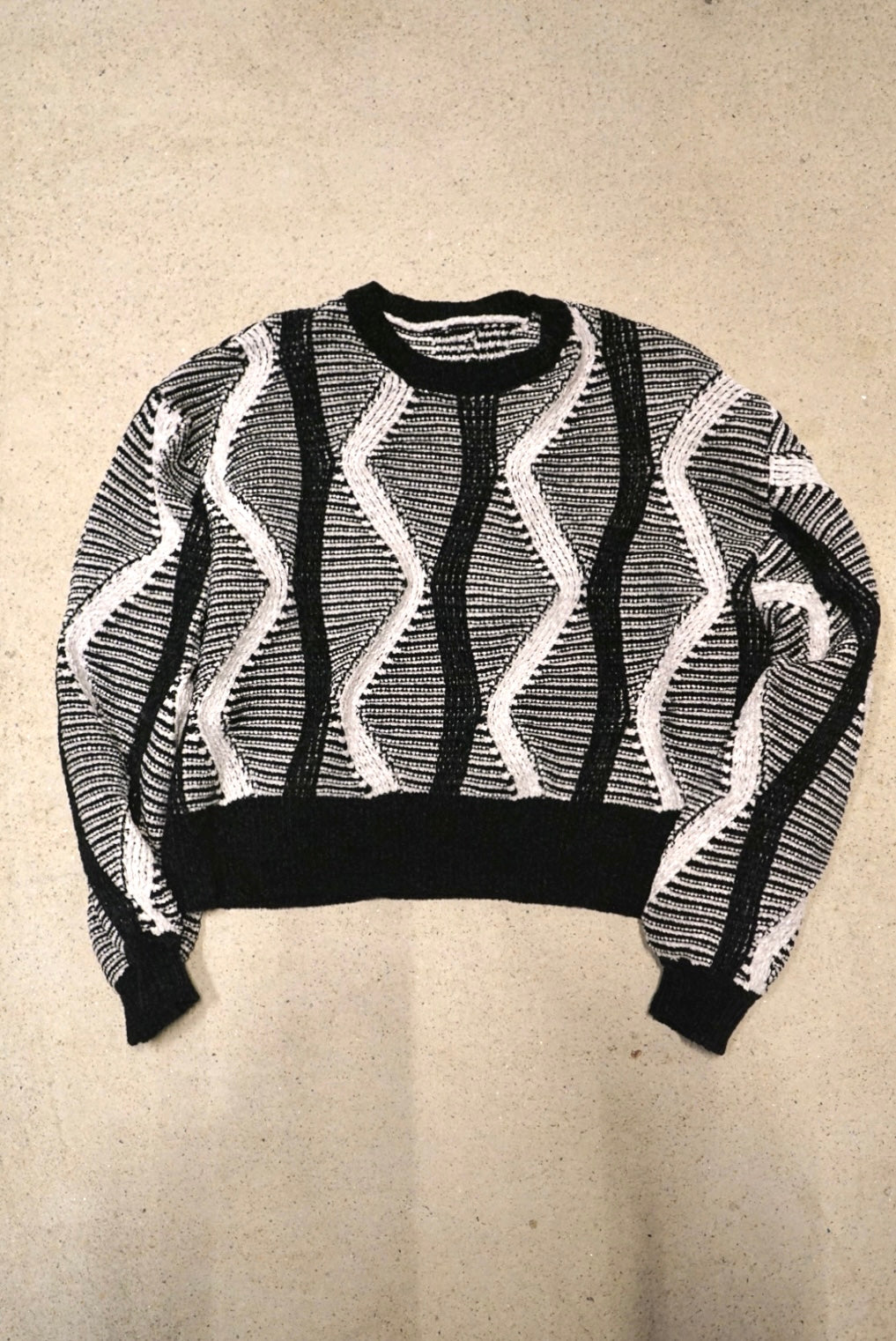 【近期熱門🔥】Geometric Crewneck  / Black