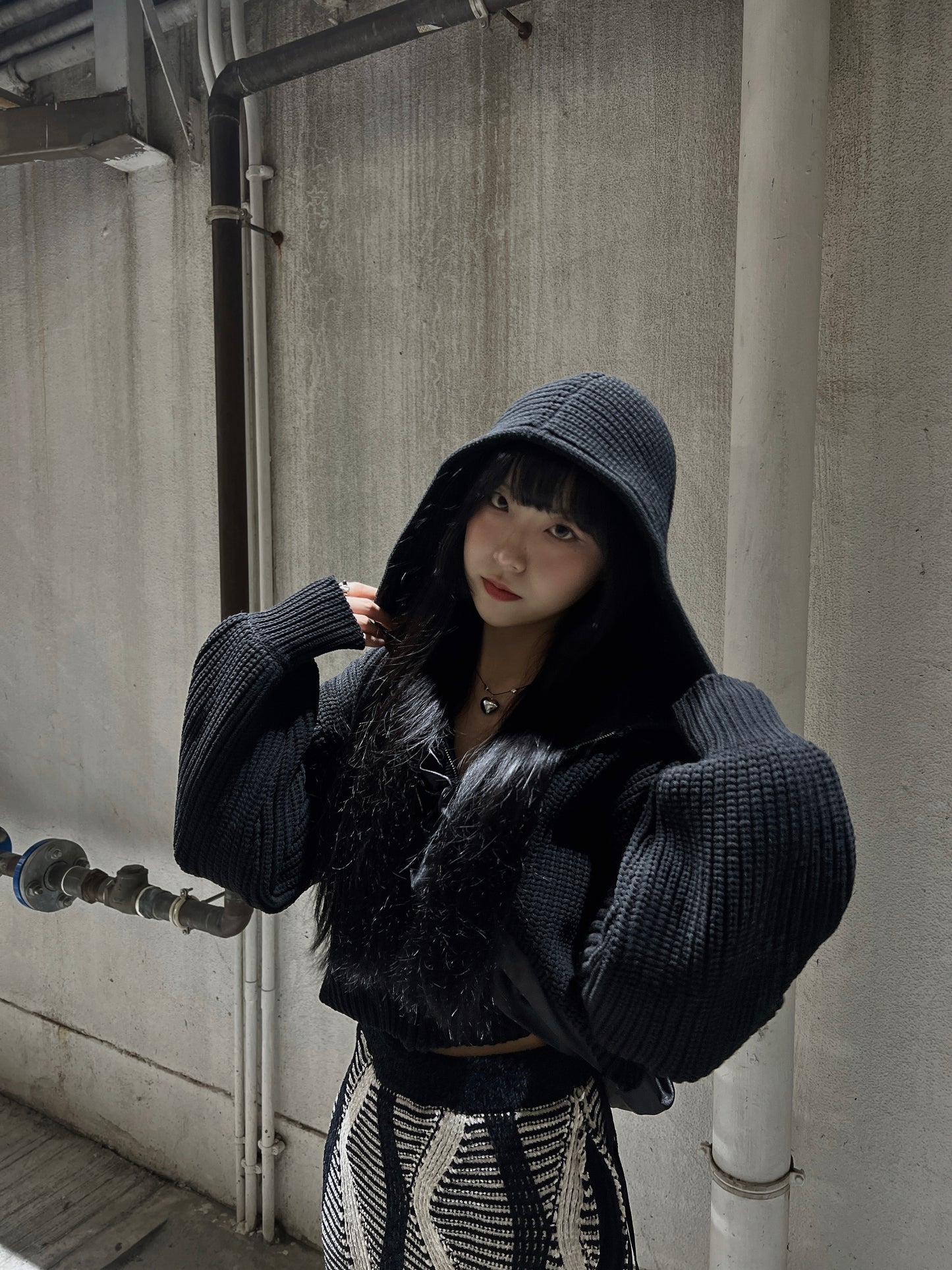 Crop knitted hoodie/ black