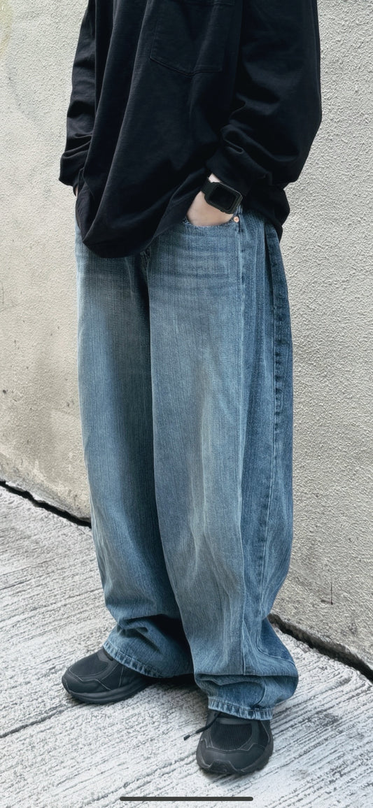 [Boyish items !] Baggy Dart Jeans - Denim