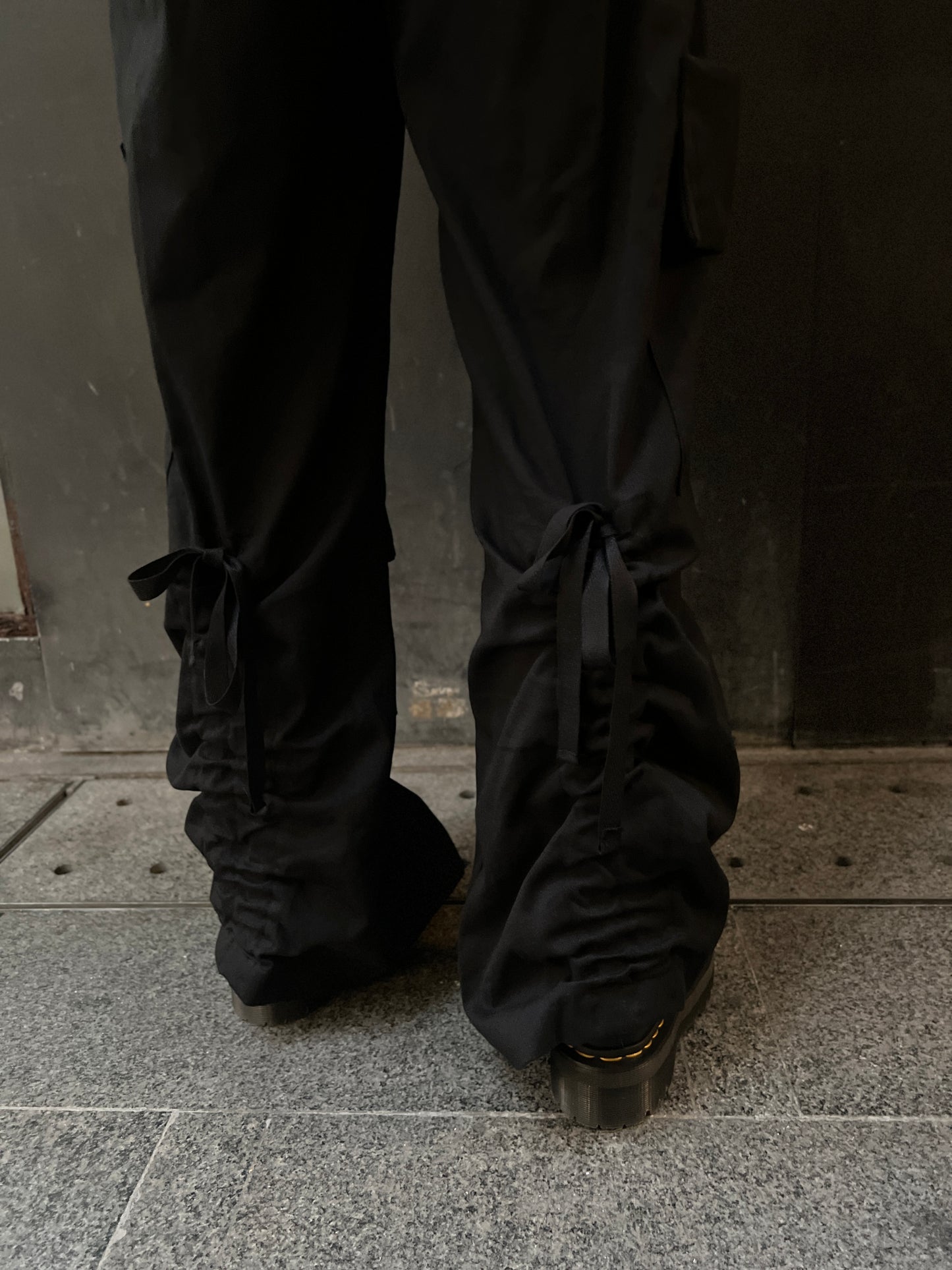 【超顯長腿！】Back ribbon cargo pants/ black