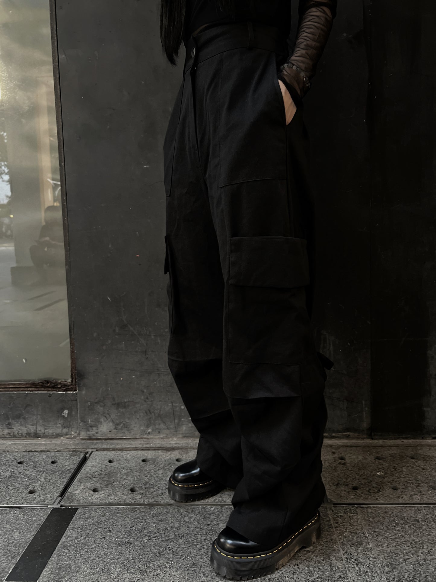 【超顯長腿！】Back ribbon cargo pants/ black