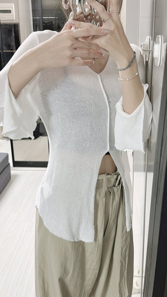 Y cut knit top / white